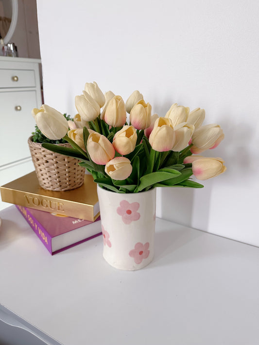Vase pink flowers